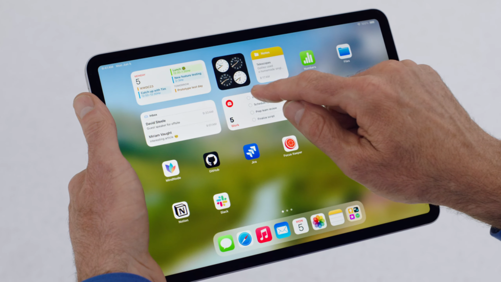Representor showing new iPad features at wwdc 2023.